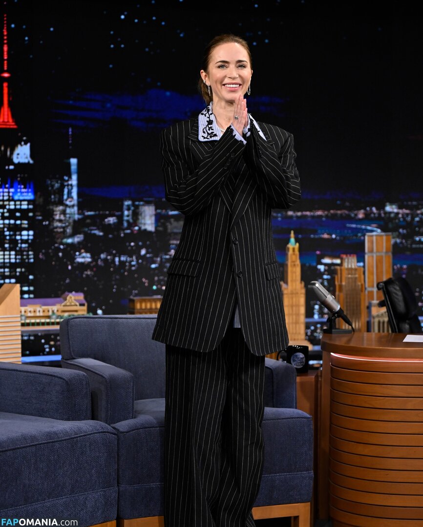 Emily Blunt / _emily_blunt_ / twogirlsoneblunt Nu OnlyFans  Photo fuitée #470