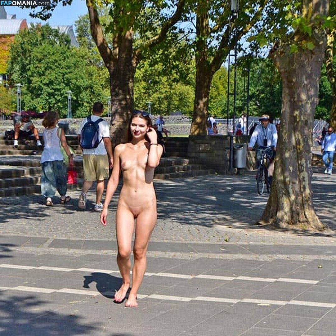 Emily Moon Nu OnlyFans  Photo fuitée #3
