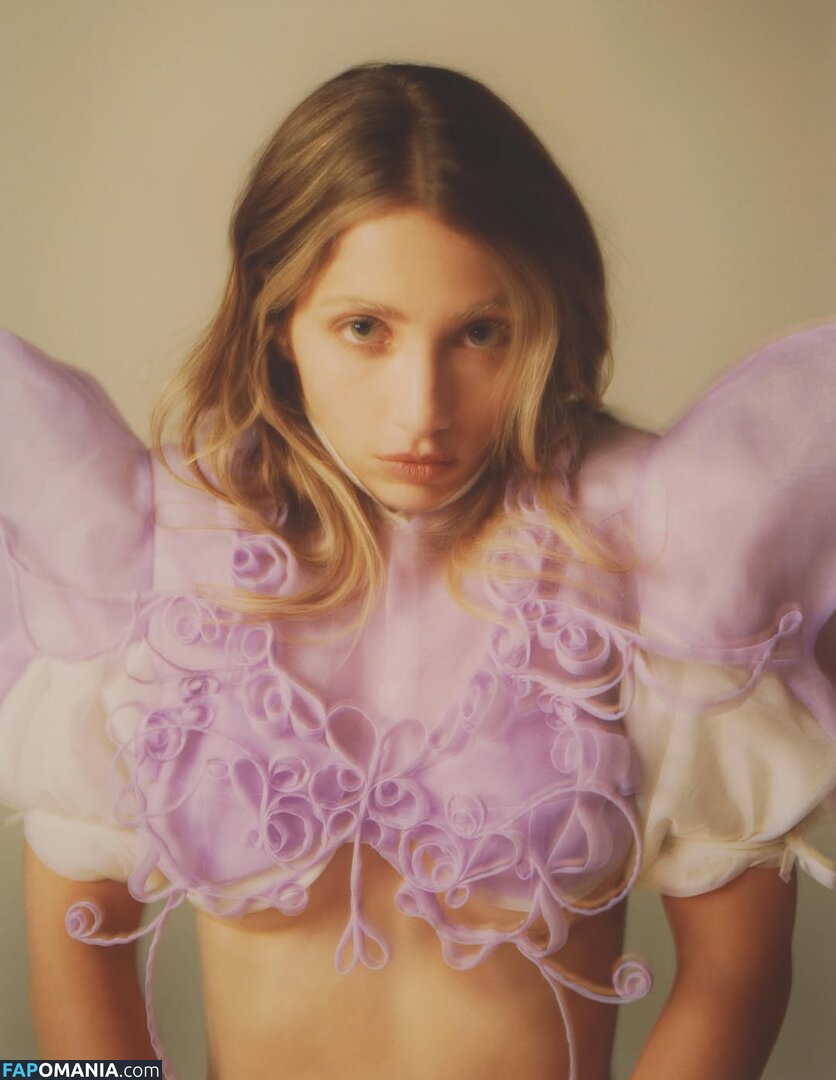 Emily Rudd / emilysteaparty Nu OnlyFans  Photo fuitée #274