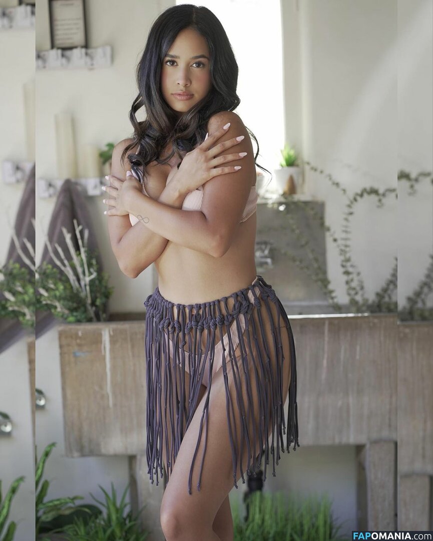 Emily Tosta / emilytosta Nu OnlyFans  Photo fuitée #153