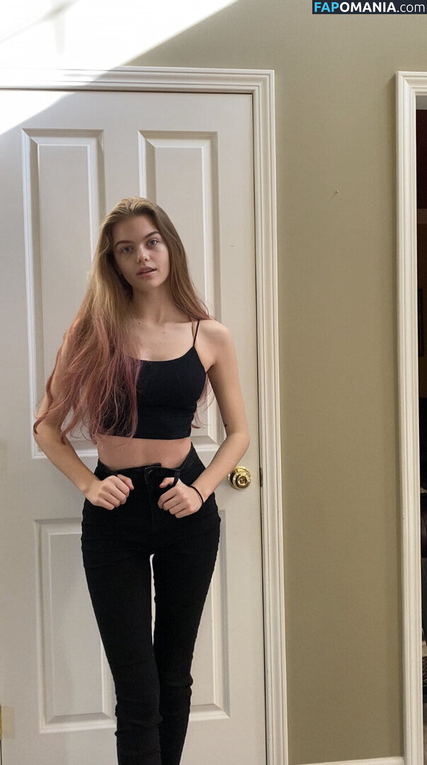 Bradpittsgf / Emma Beardsley / emmabbeardsley Nu OnlyFans  Photo fuitée #17