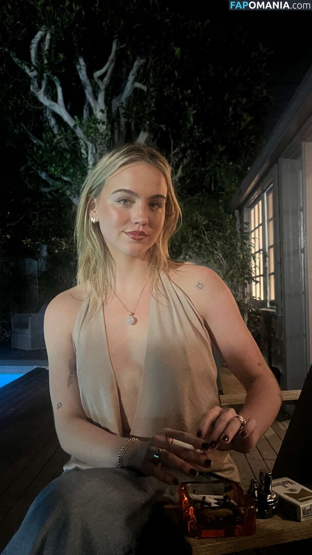 Emma Brooks / emmabrooks / nalabrooks Nu OnlyFans  Photo fuitée #1725