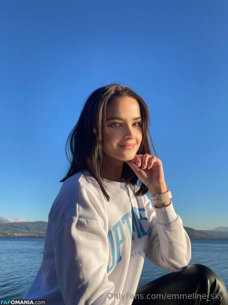 emmeline_sky Nu OnlyFans  Photo fuitée #13