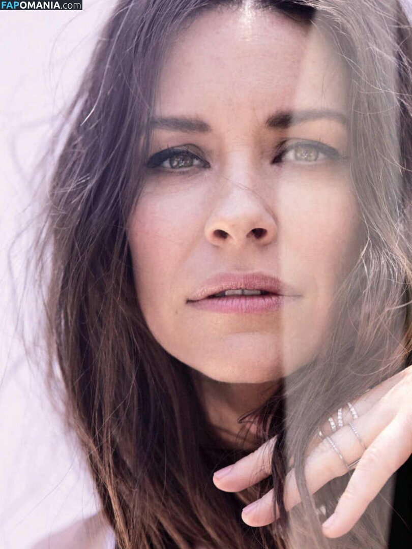 Evangeline Lilly / EvangelineLilly / evangelinelillyofficial / https: / lilyevangeline Nu OnlyFans  Photo fuitée #80