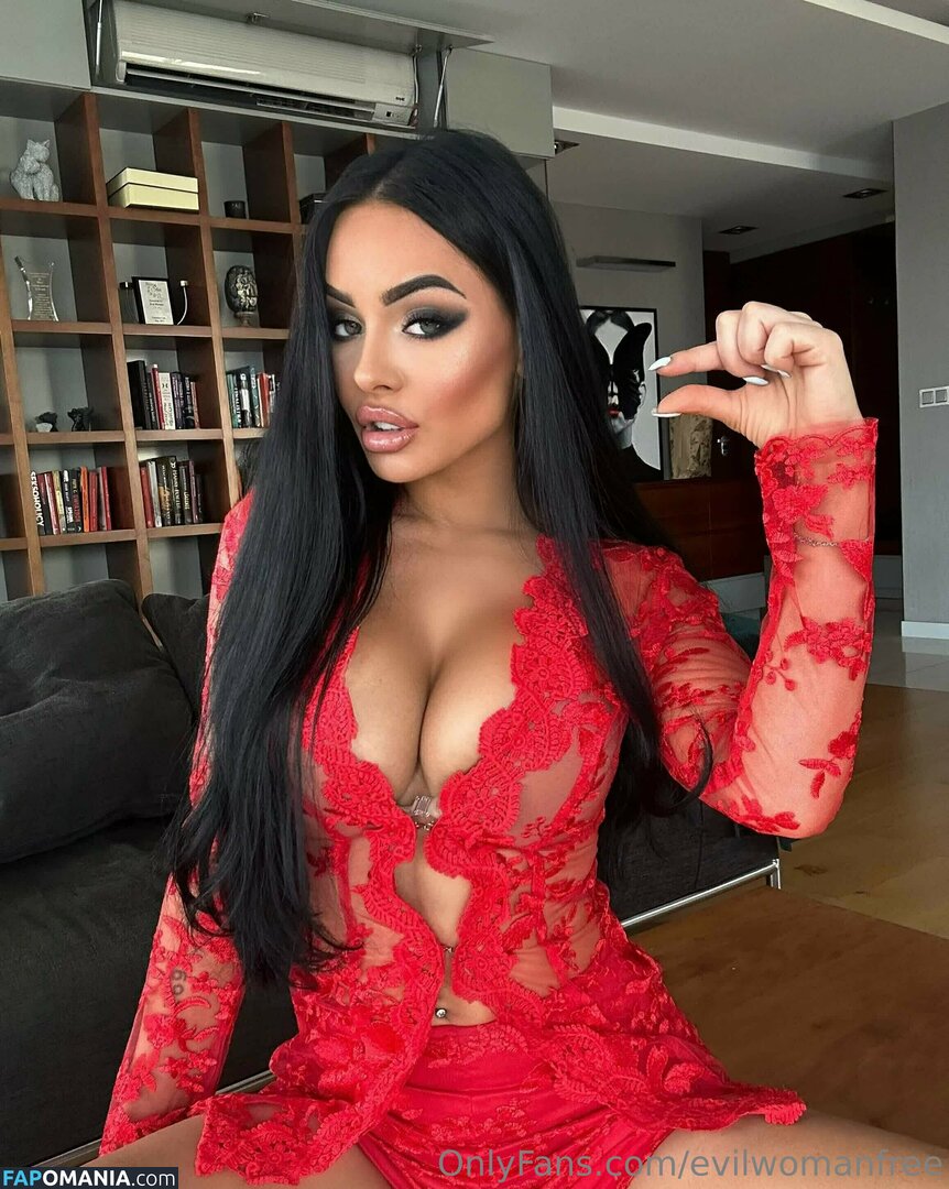 evilqueenpriv / evilwomanfree Nu OnlyFans  Photo fuitée #63