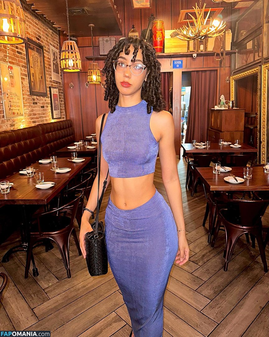 eliana / ewmxt / lalayravo / woahnatty Nu OnlyFans  Photo fuitée #5