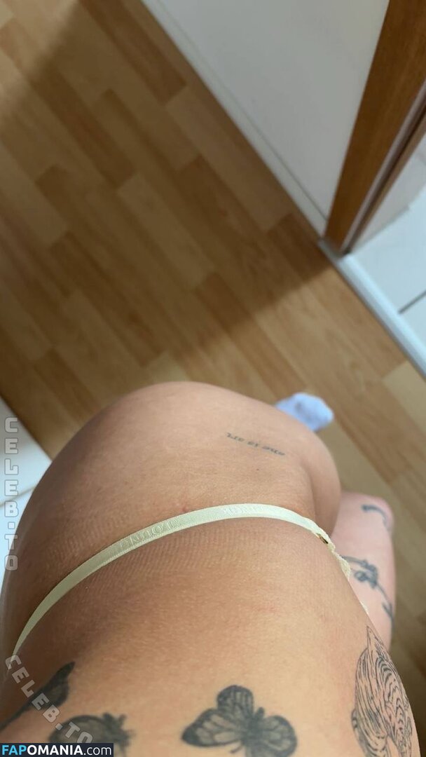 faey211 / l.izzie18 Nu OnlyFans  Photo fuitée #1