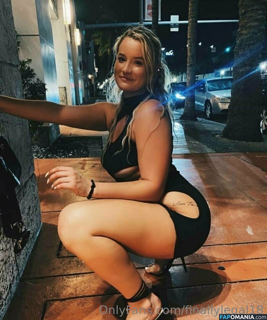 finallylegal18 / hazel_beauti Nu OnlyFans  Photo fuitée #44