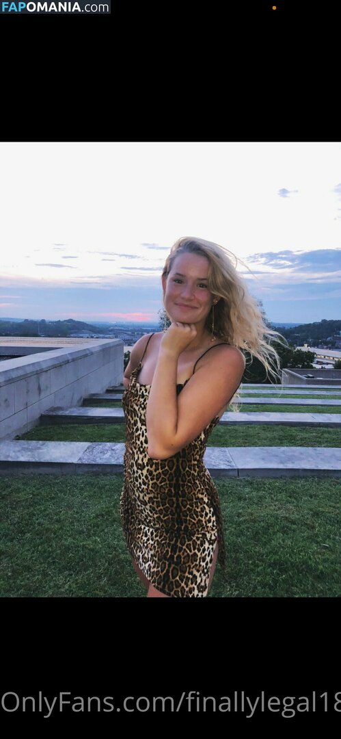 finallylegal18 / hazel_beauti Nu OnlyFans  Photo fuitée #441