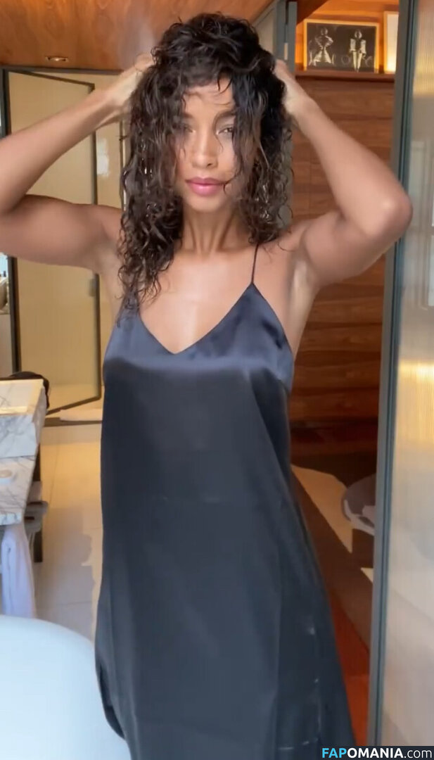 Flora Coquerel / floracoquerel Nu OnlyFans  Photo fuitée #19