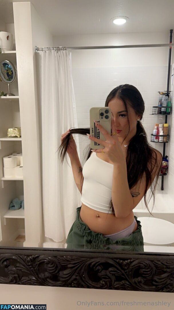 _ashhhhleeey_ / freshmenashley Nu OnlyFans  Photo fuitée #501