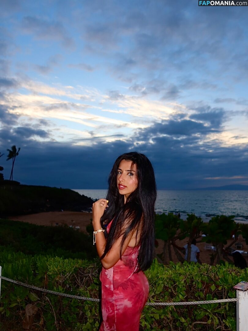 Gal Akbari / gal.qal / officialonlygal Nu OnlyFans  Photo fuitée #3