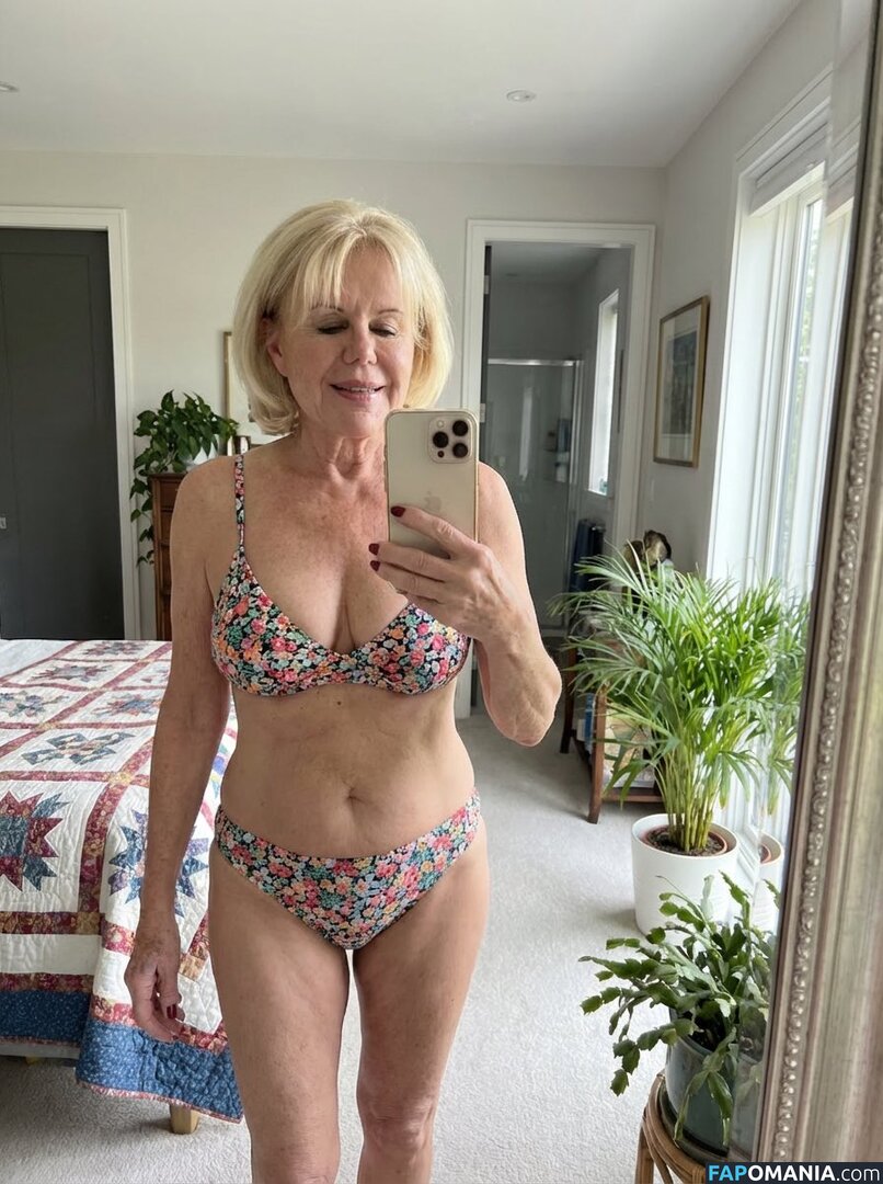 GrannyKatheryn / grandmakathryyn / grannykathryn / https: / yourgrannykat Nu OnlyFans  Photo fuitée #1