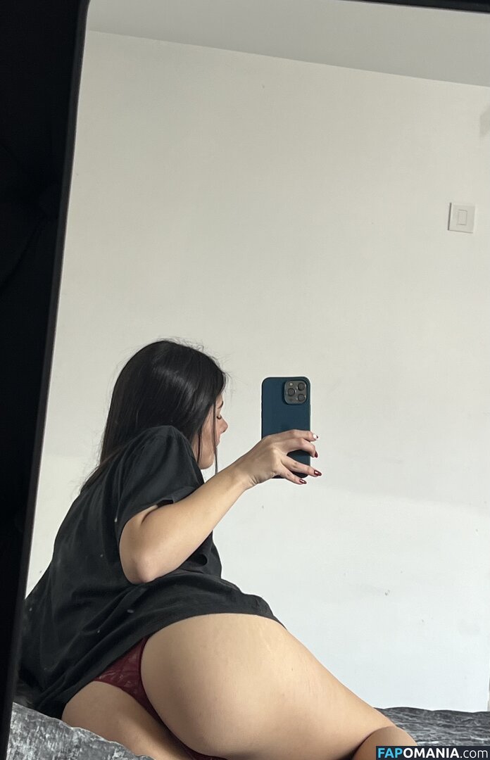 gweniiee / gwenniie Nu OnlyFans  Photo fuitée #1