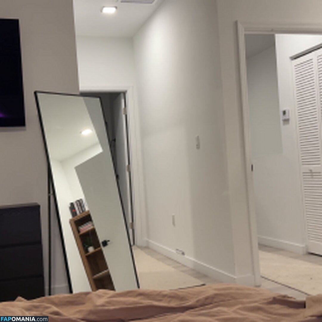 Gypsy Rose / Gypsyrose_137 / gypsygeyser / gypsyrose5star / https: / riotgypsyrose Nu OnlyFans  Photo fuitée #1