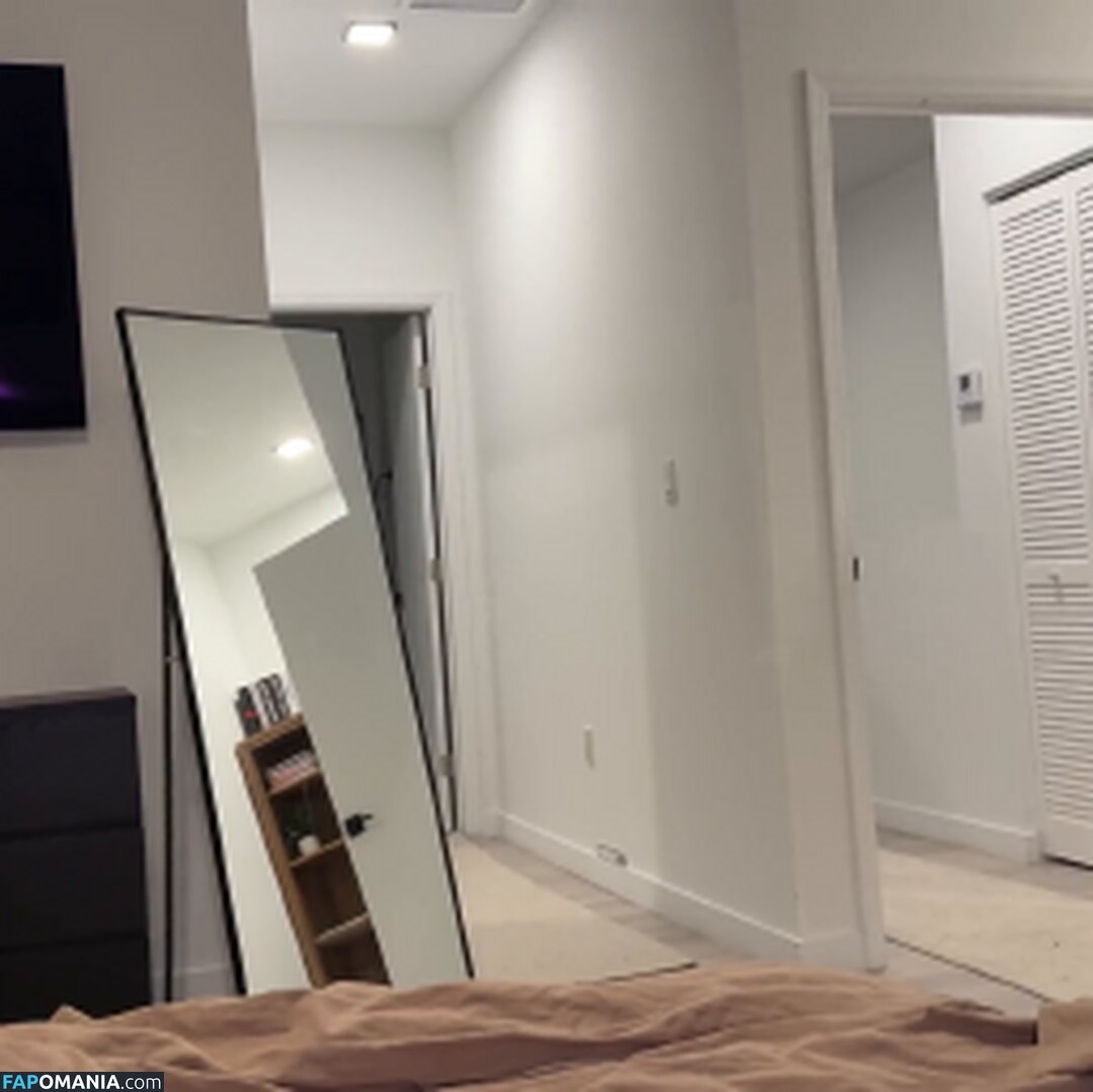 Gypsy Rose / Gypsyrose_137 / gypsygeyser / gypsyrose5star / https: / riotgypsyrose Nu OnlyFans  Photo fuitée #2