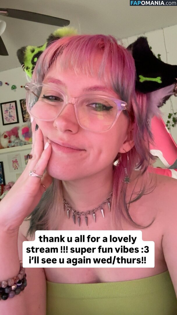 Hailey J. Strader / jaym0v Nu OnlyFans  Photo fuitée #1