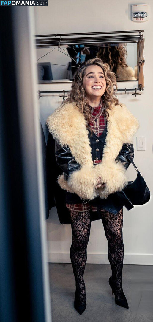 Haley Lu Richardson / haleyluhoo Nu OnlyFans  Photo fuitée #201