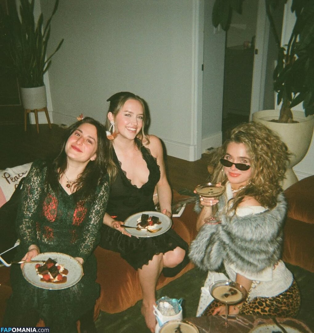 Haley Lu Richardson / haleyluhoo Nu OnlyFans  Photo fuitée #203