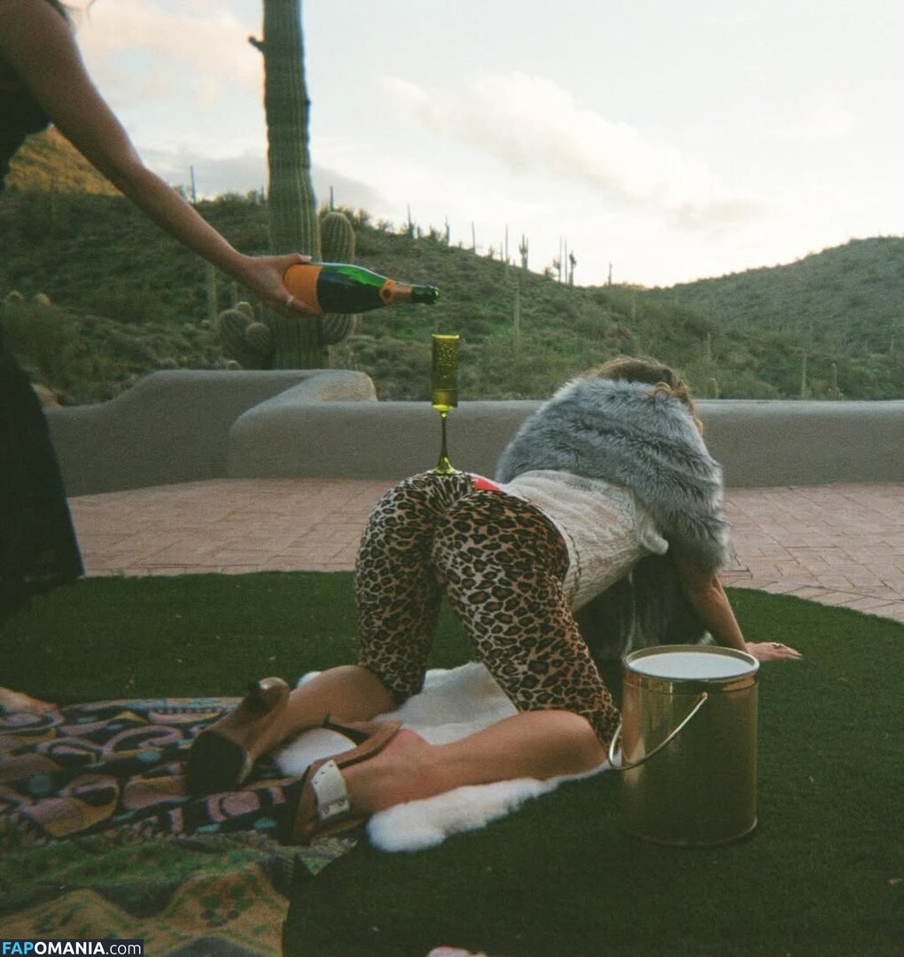 Haley Lu Richardson / haleyluhoo Nu OnlyFans  Photo fuitée #204