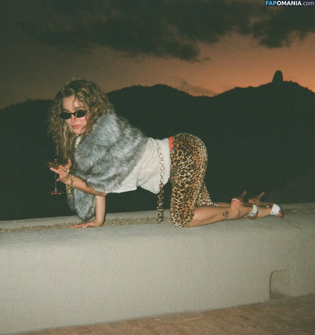 Haley Lu Richardson / haleyluhoo Nu OnlyFans  Photo fuitée #205