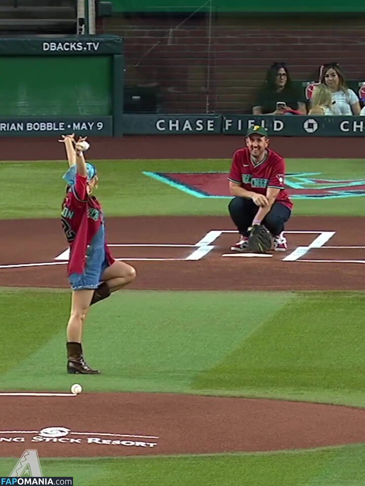 Haley Lu Richardson / haleyluhoo Nu OnlyFans  Photo fuitée #212