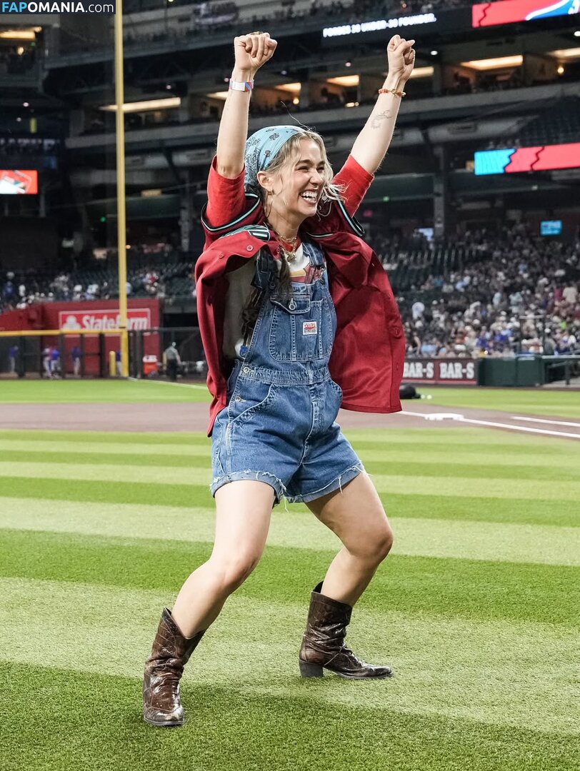 Haley Lu Richardson / haleyluhoo Nu OnlyFans  Photo fuitée #214