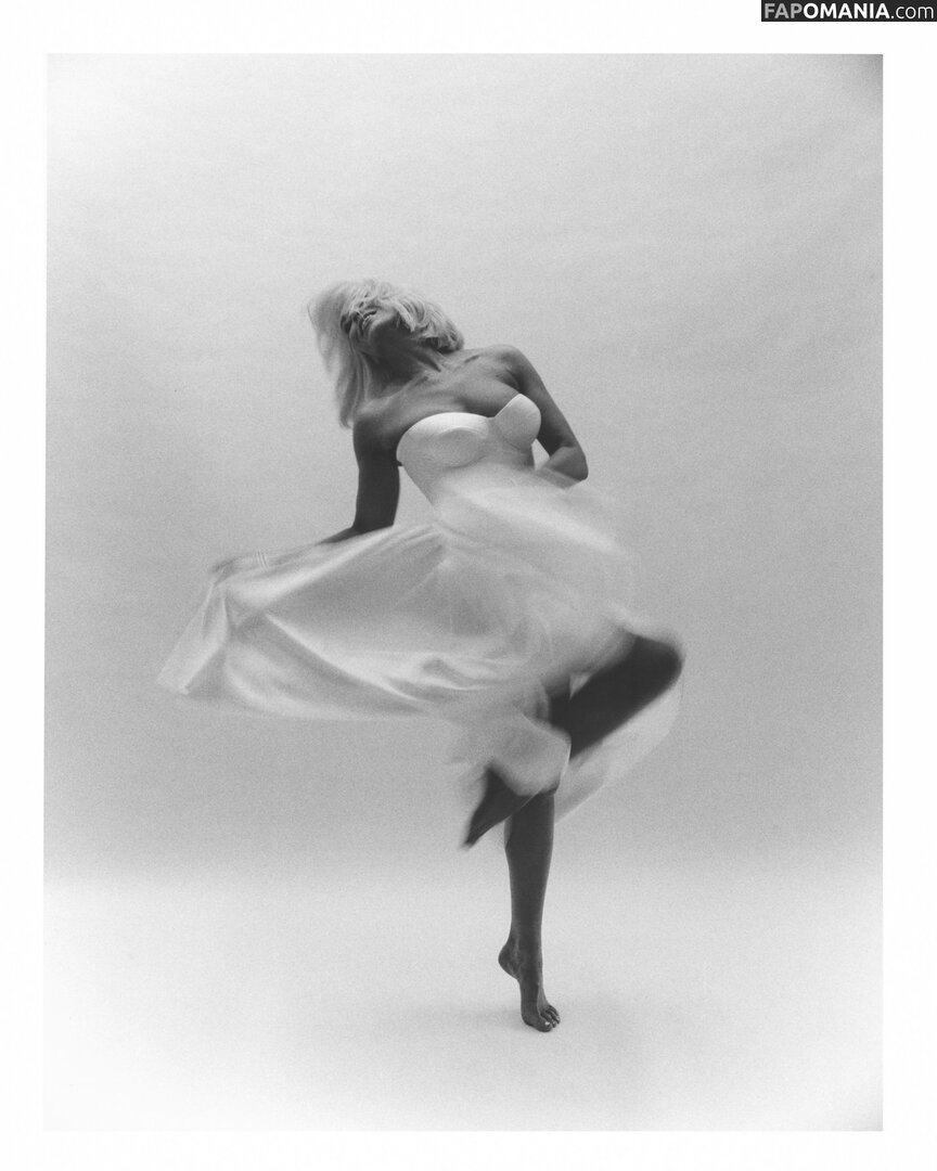 Hannah Waddingham / hannah_waddingham Nu OnlyFans  Photo fuitée #3