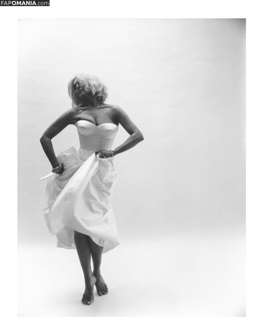 Hannah Waddingham / hannah_waddingham Nu OnlyFans  Photo fuitée #6