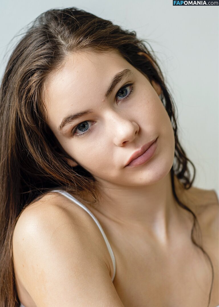 hannahtoridiluzio Nu OnlyFans  Photo fuitée #1