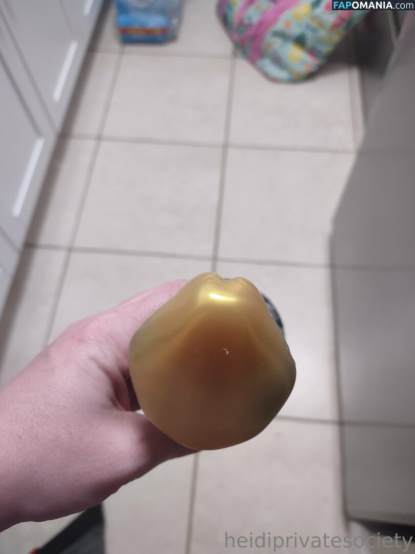 heidi.cummins / heidiprivatesociety Nu OnlyFans  Photo fuitée #45