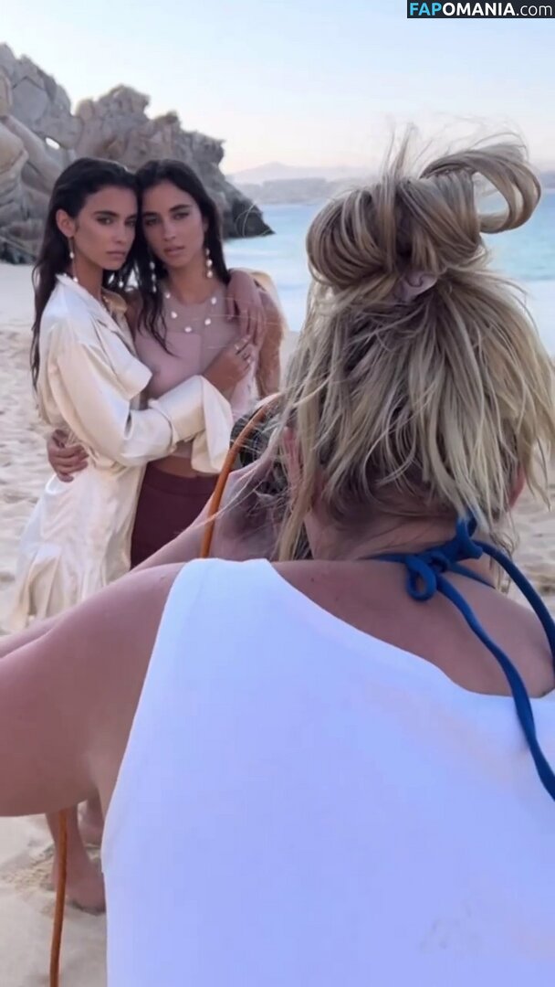 Elisha Herbert / Herbert Twins / Renee Herbert / elisha__h Nu OnlyFans  Photo fuitée #10