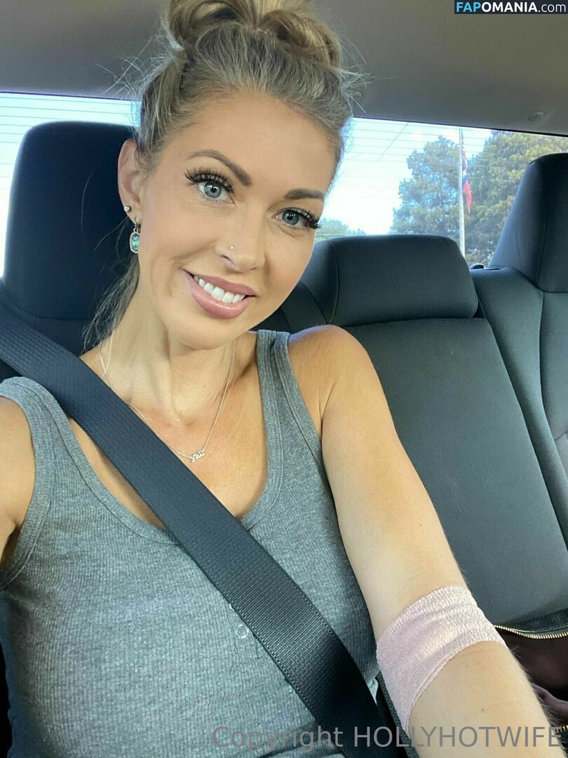 HOLLYHOTWIFE / Holly Hotwife Nu OnlyFans  Photo fuitée #108