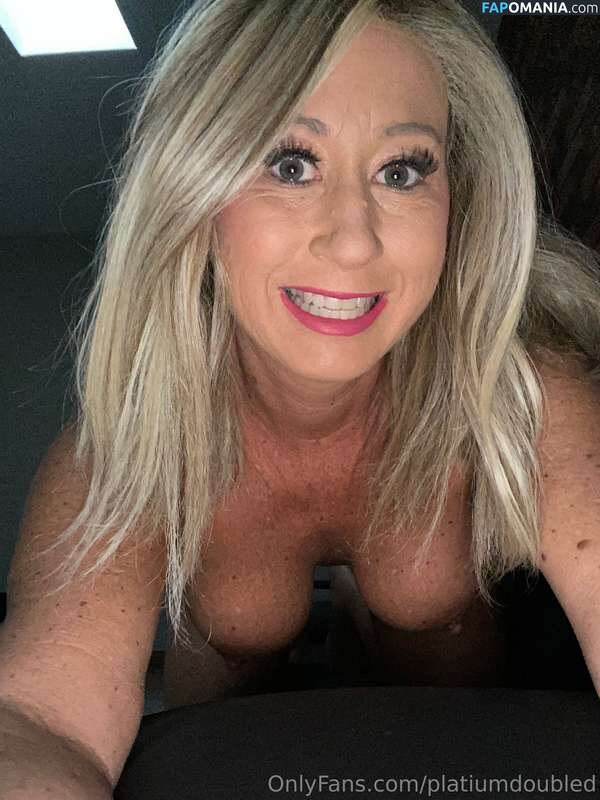 HotMom / bluegrasspeach Nu OnlyFans  Photo fuitée #1