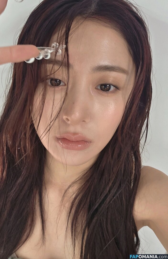 Huh Yunjin 허윤진 / LESSERAFIM / jenaissante Nu OnlyFans  Photo fuitée #7
