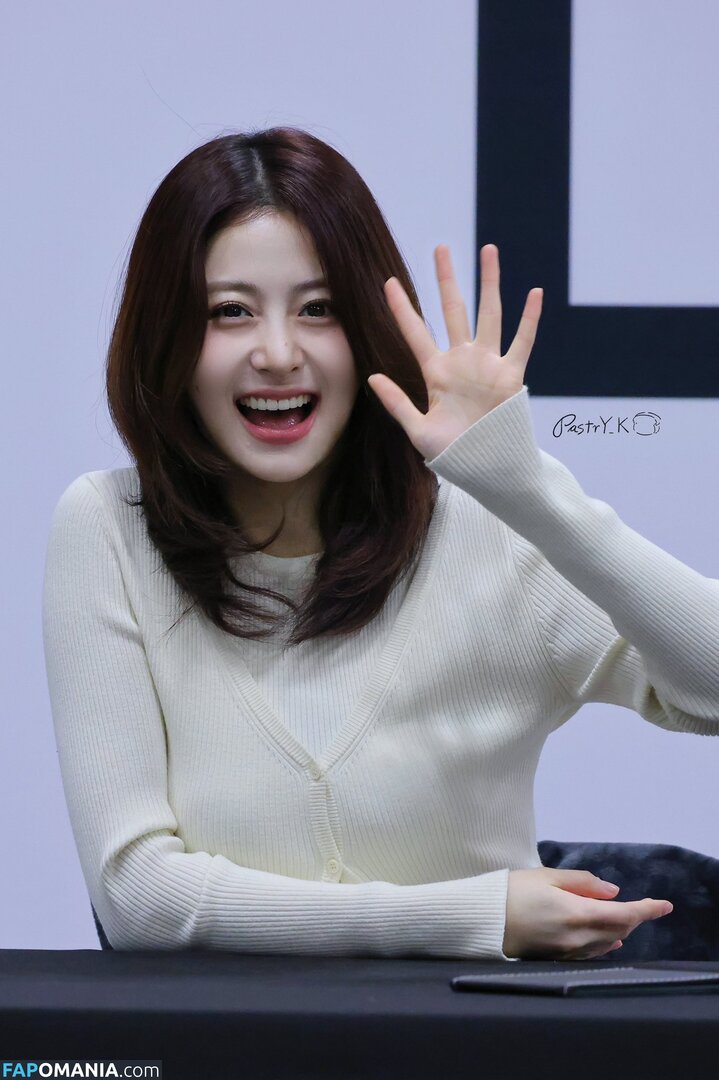 Huh Yunjin 허윤진 / LESSERAFIM / yunjin_lesserafims Nu OnlyFans  Photo fuitée #7