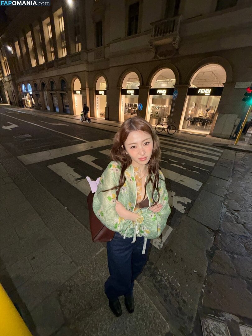 Huh Yunjin 허윤진 / LESSERAFIM / yunjin_lesserafims Nu OnlyFans  Photo fuitée #19