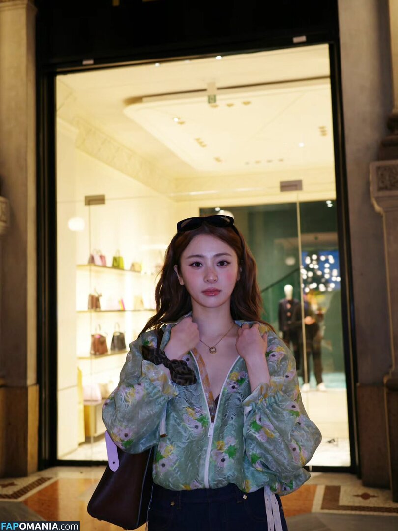 Huh Yunjin 허윤진 / LESSERAFIM / yunjin_lesserafims Nu OnlyFans  Photo fuitée #22