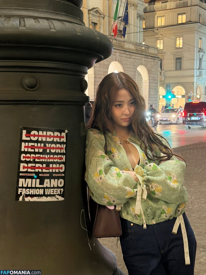 Huh Yunjin 허윤진 / LESSERAFIM / yunjin_lesserafims Nu OnlyFans  Photo fuitée #23