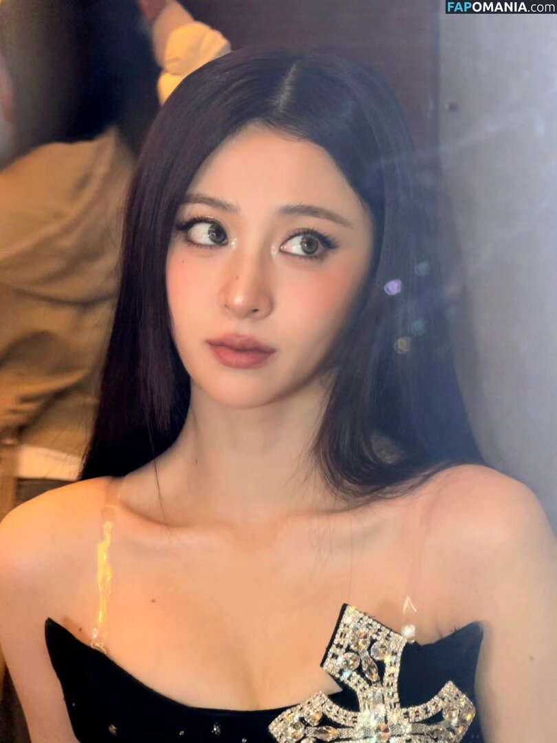 Huh Yunjin 허윤진 / LESSERAFIM / yunjin_lesserafims Nu OnlyFans  Photo fuitée #41