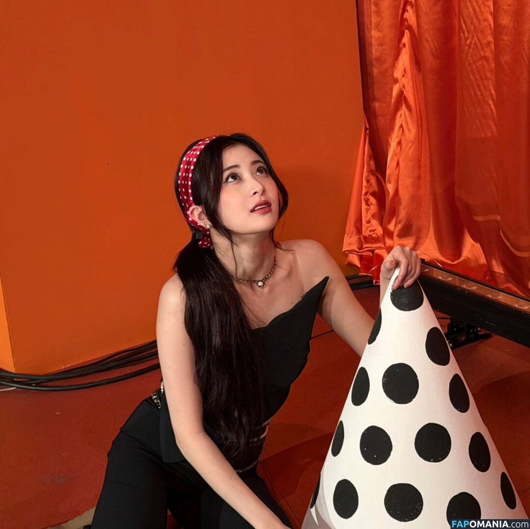 Huh Yunjin 허윤진 / LESSERAFIM / yunjin_lesserafims Nu OnlyFans  Photo fuitée #43