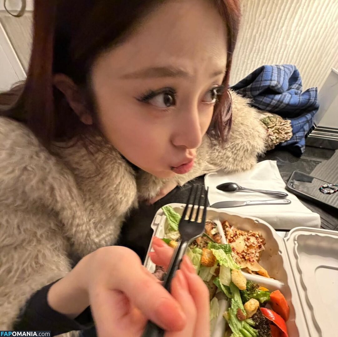 Huh Yunjin 허윤진 / LESSERAFIM / yunjin_lesserafims Nu OnlyFans  Photo fuitée #49