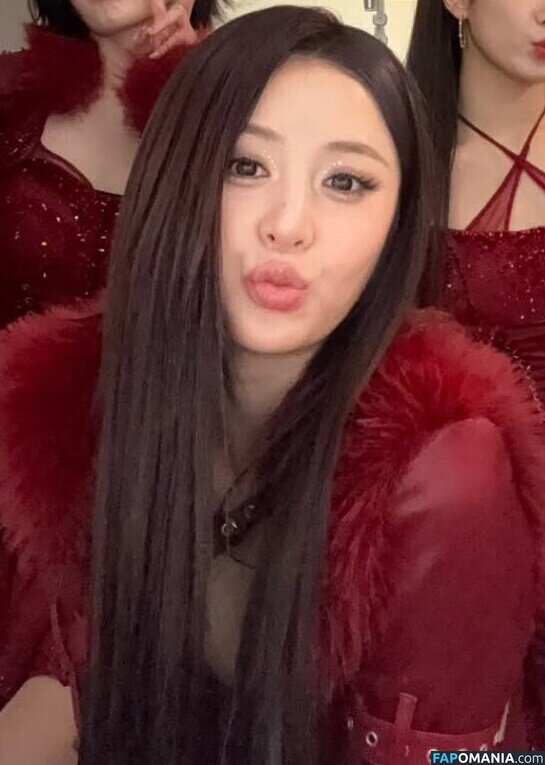 Huh Yunjin 허윤진 / LESSERAFIM / yunjin_lesserafims Nu OnlyFans  Photo fuitée #52
