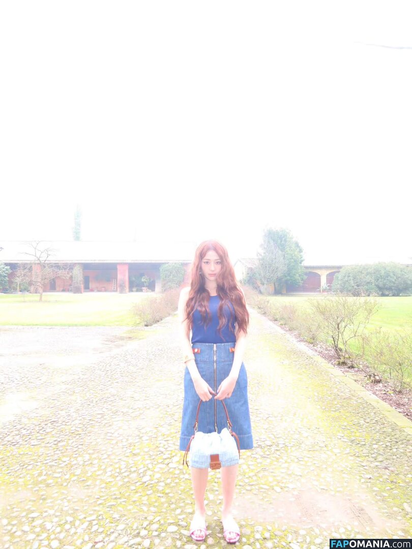 Huh Yunjin 허윤진 / LESSERAFIM / jenaissante Nu OnlyFans  Photo fuitée #87
