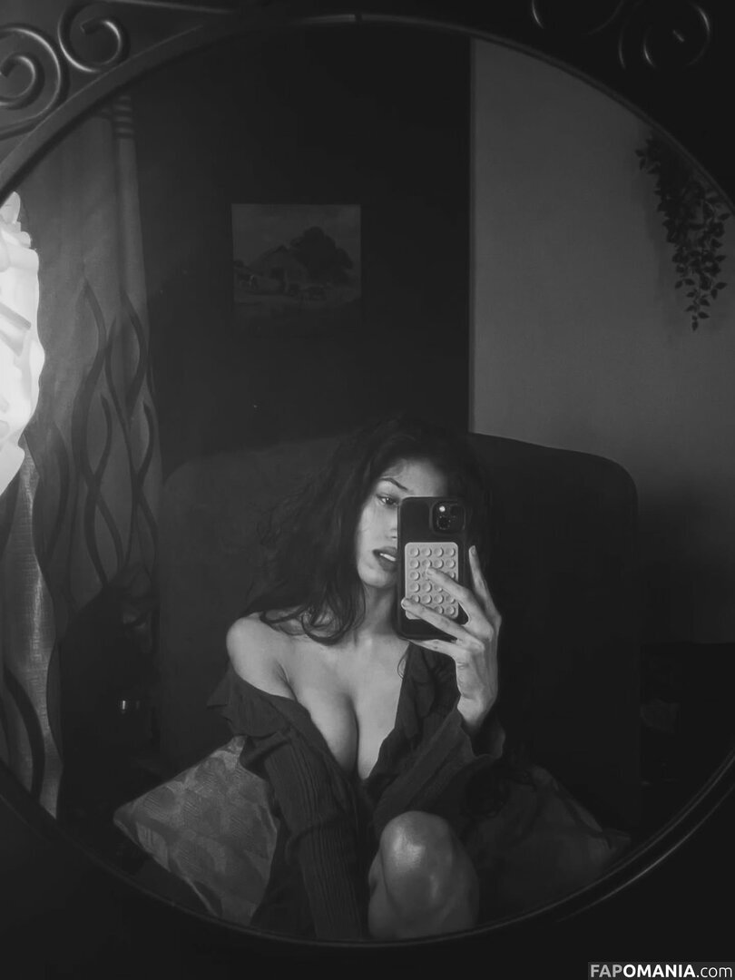 husn.ki.parii Nu OnlyFans  Photo fuitée #4