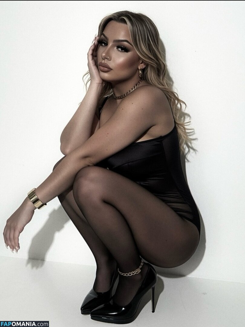 Iamsamvela / Samuela Cecchini Nu OnlyFans  Photo fuitée #1