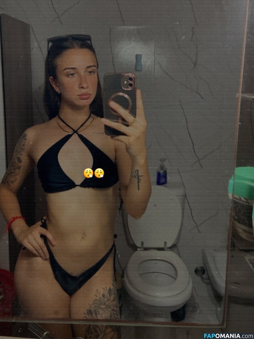In And Out Uniform Nu OnlyFans  Photo fuitée #55