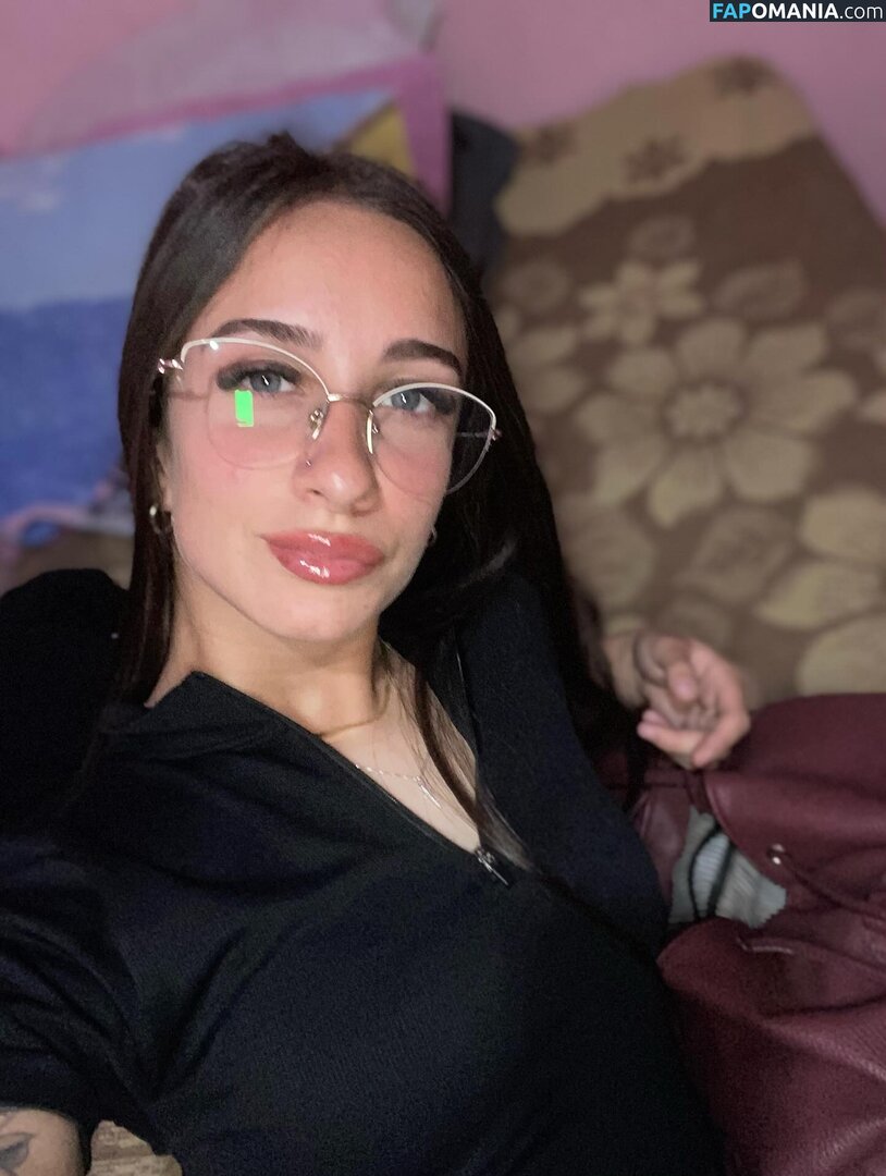In And Out Uniform Nu OnlyFans  Photo fuitée #73