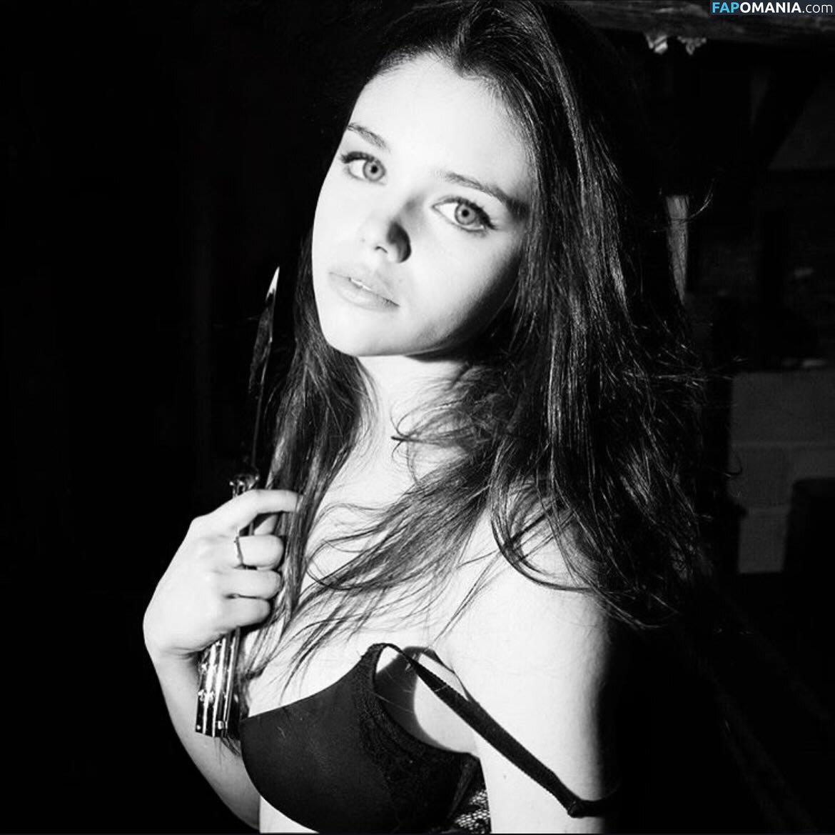 India Eisley / https: / indiaeisley Nu OnlyFans  Photo fuitée #2