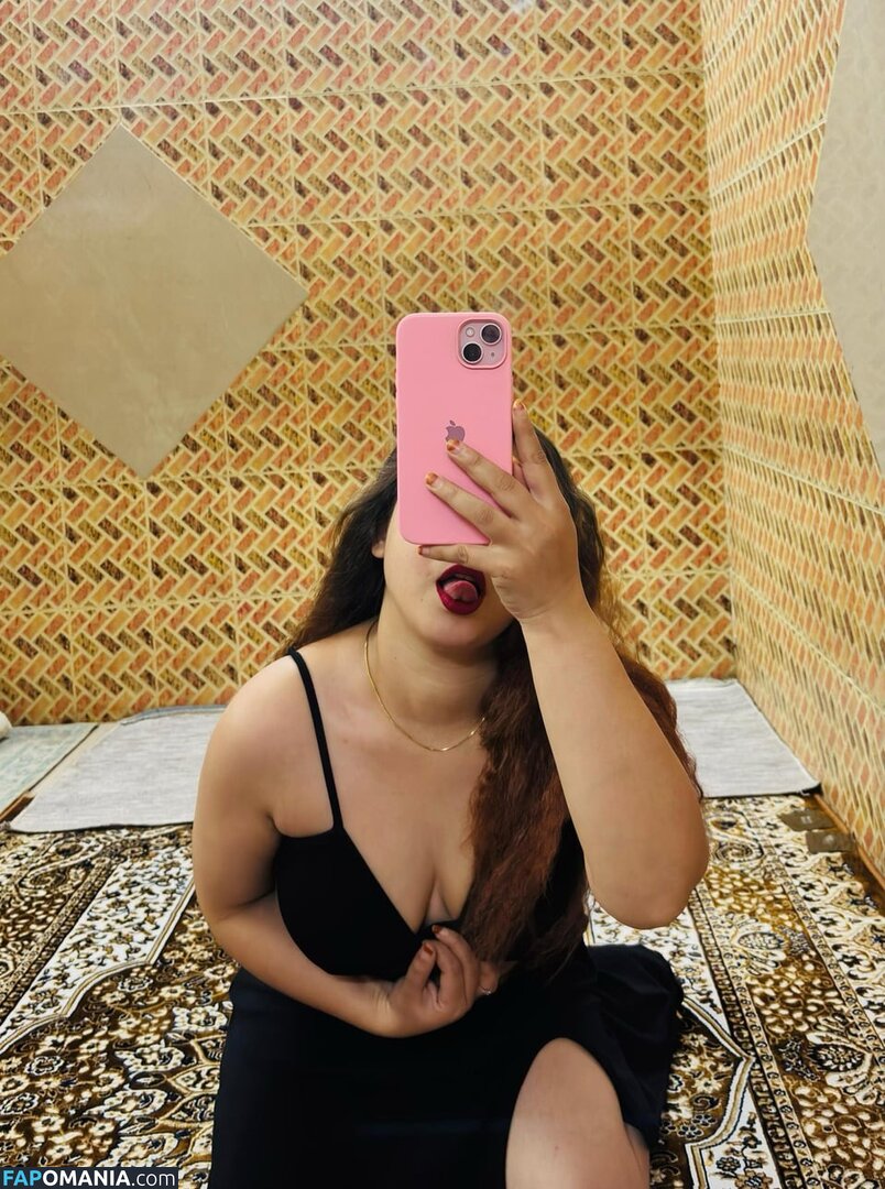Indian Naughty Stuff / https: / justnaughtystuf / urvashi_apsaraa Nu OnlyFans  Photo fuitée #1